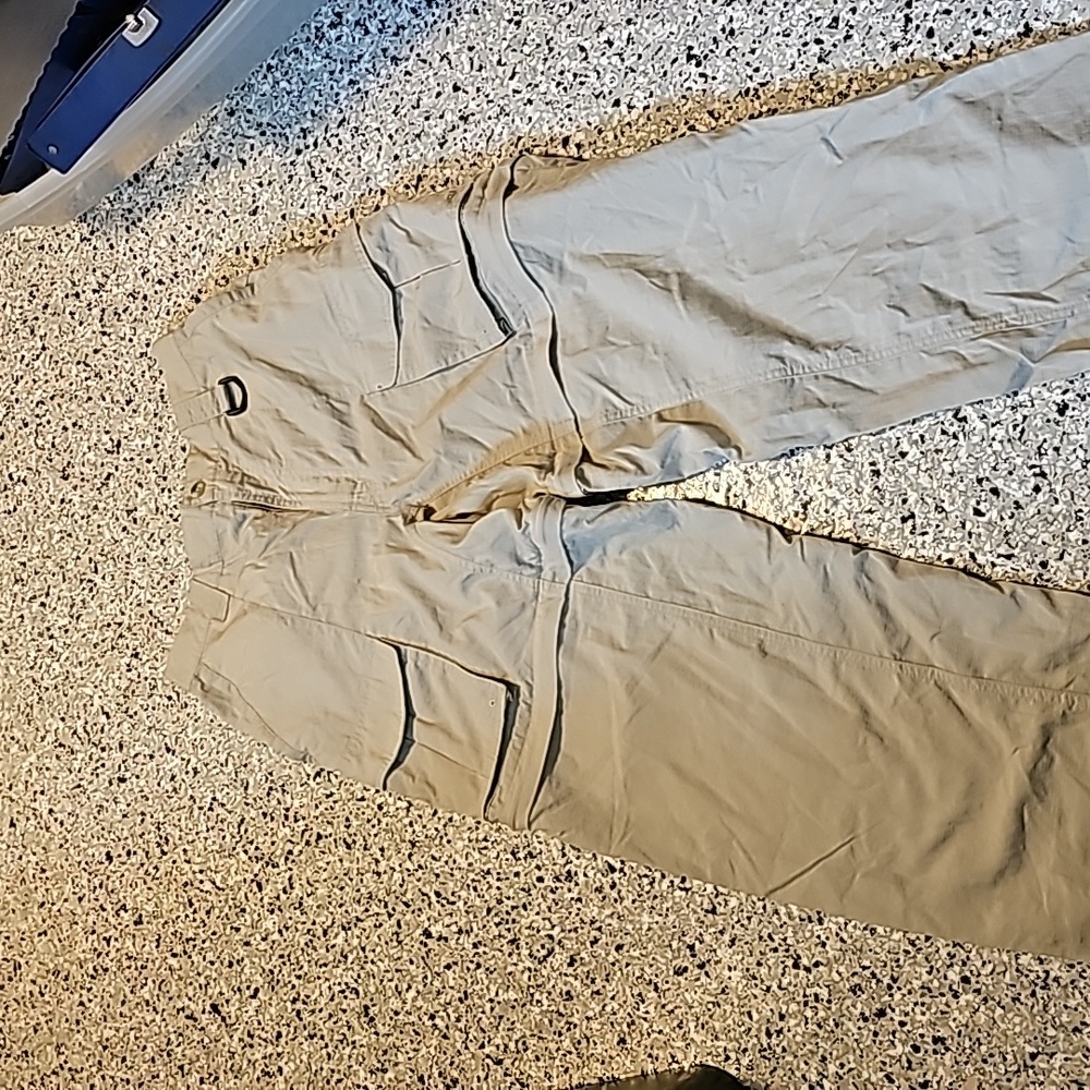 Mens Columbia Zip Off Shorts / Pants. Size Small with elastic back waist.